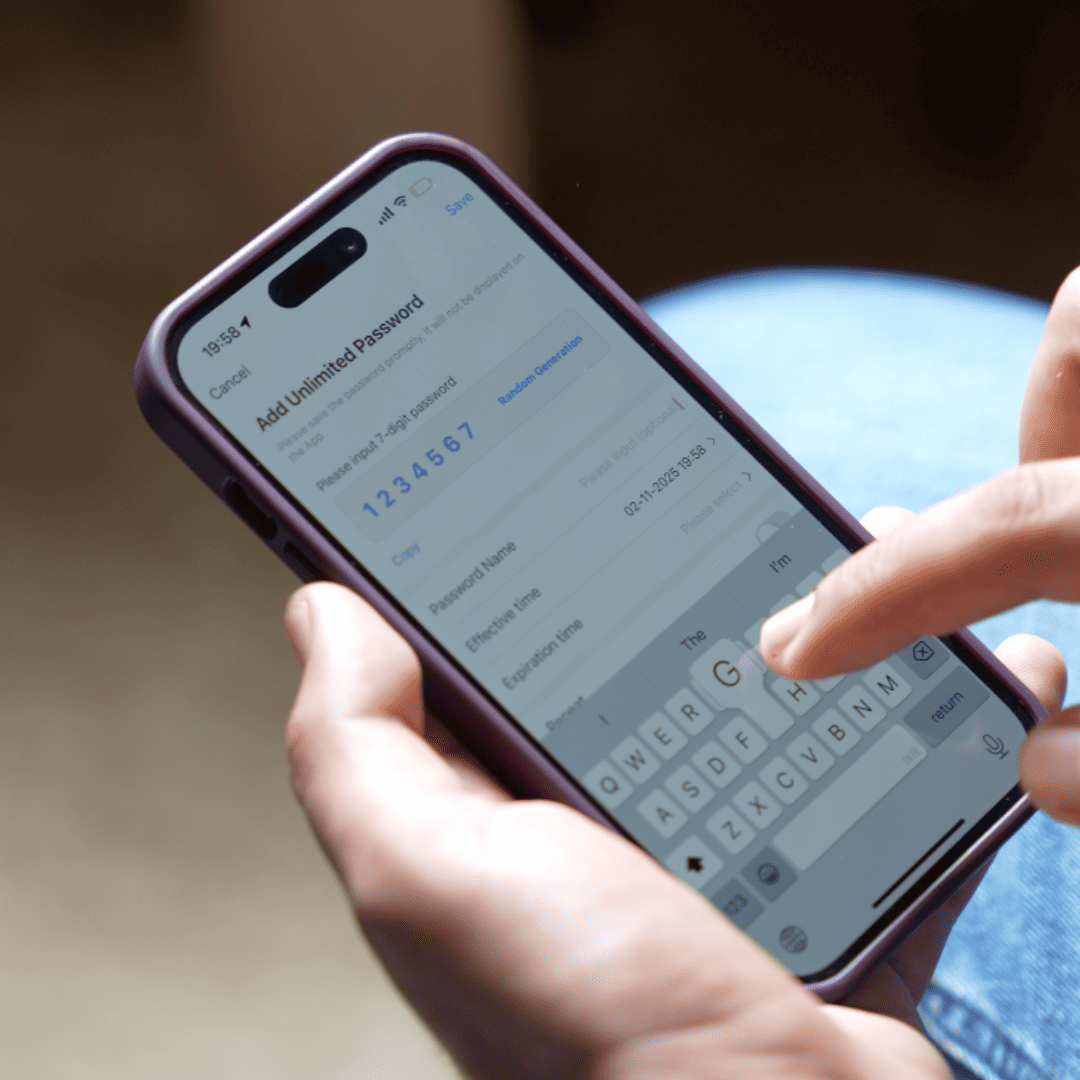 Serrure intelligente M1 Pro Visio avec caméra HD et accès sans clé – Contrôle à distance via Tuya Smart, disponible au Sénégal avec installation offerte
